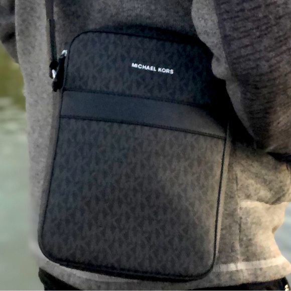 💥Moving to @the_bag_guy💥Micheal Kors - Medium Crossbody Leather Cooper - Picture 8 of 16